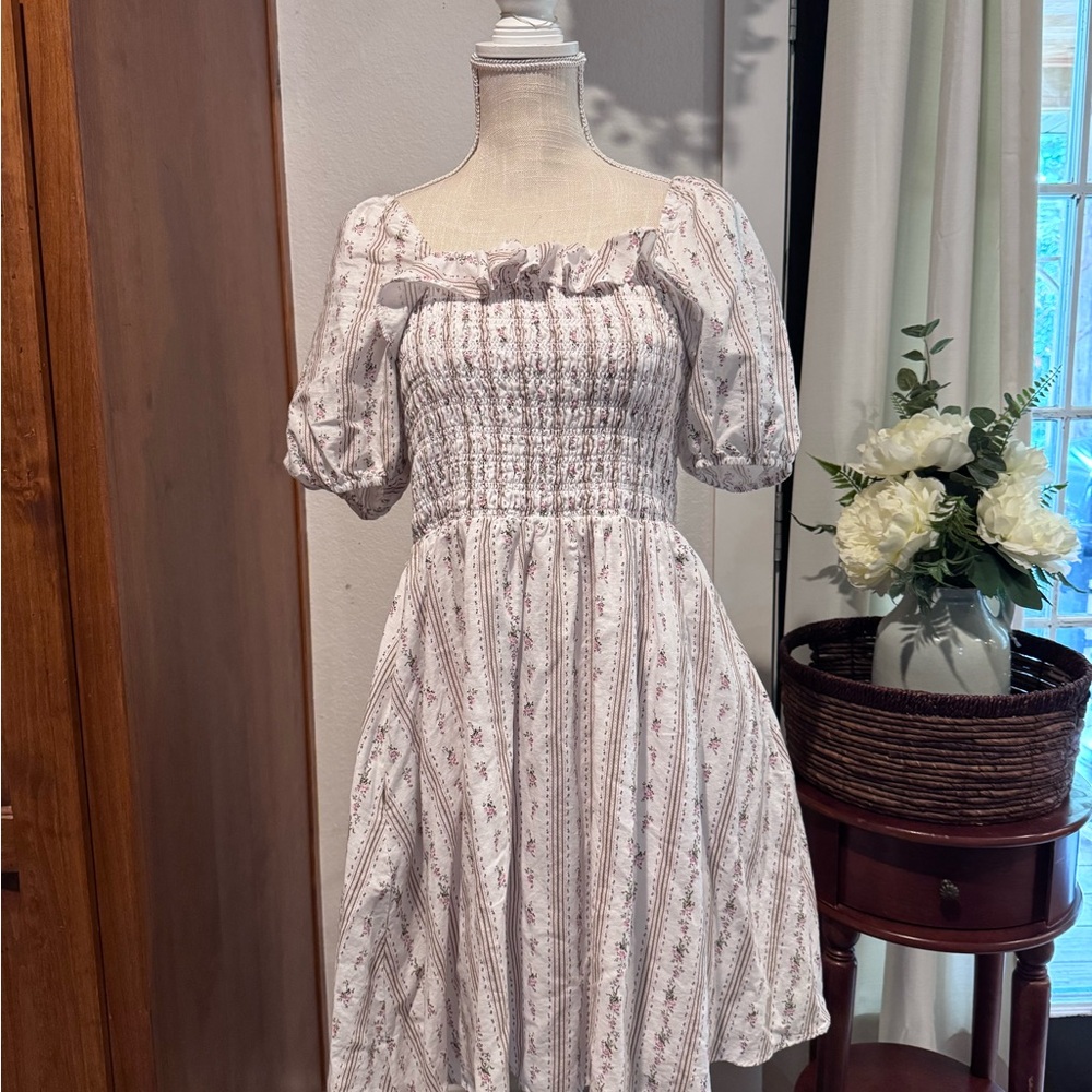 Chelsea & Violet Floral Mini Dress Puffed sleeves with pockets